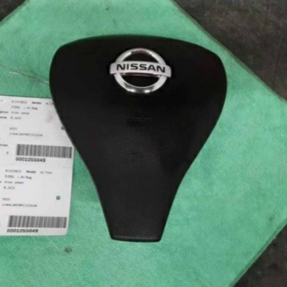 2015 Nissan Altima Sedan steering wheel airbag